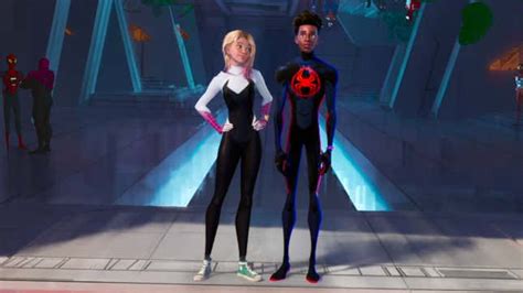 Gwen Stacy unzipped her suit .